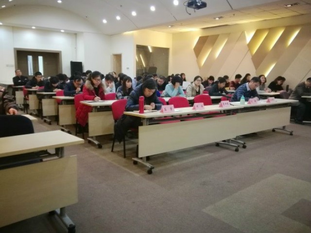 提倡企業(yè)文化，加強企業(yè)管理